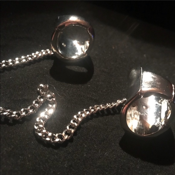 Bondage finger rings with chain - Picture 3 of 5